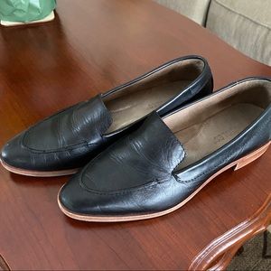 AEROSOLES BLACK LEATHER LOAFER